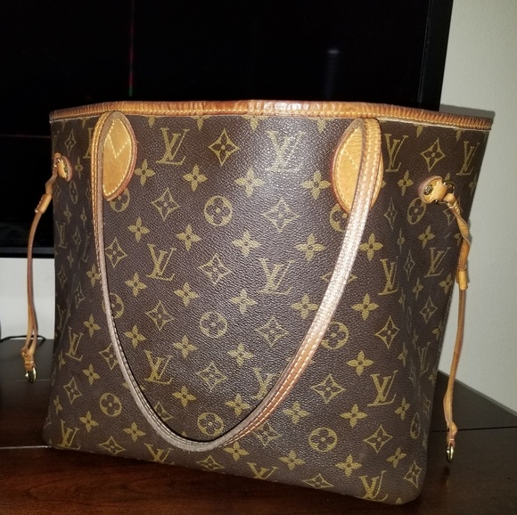 Louis Vuitton Handbags - Never full Louis Vuitton
